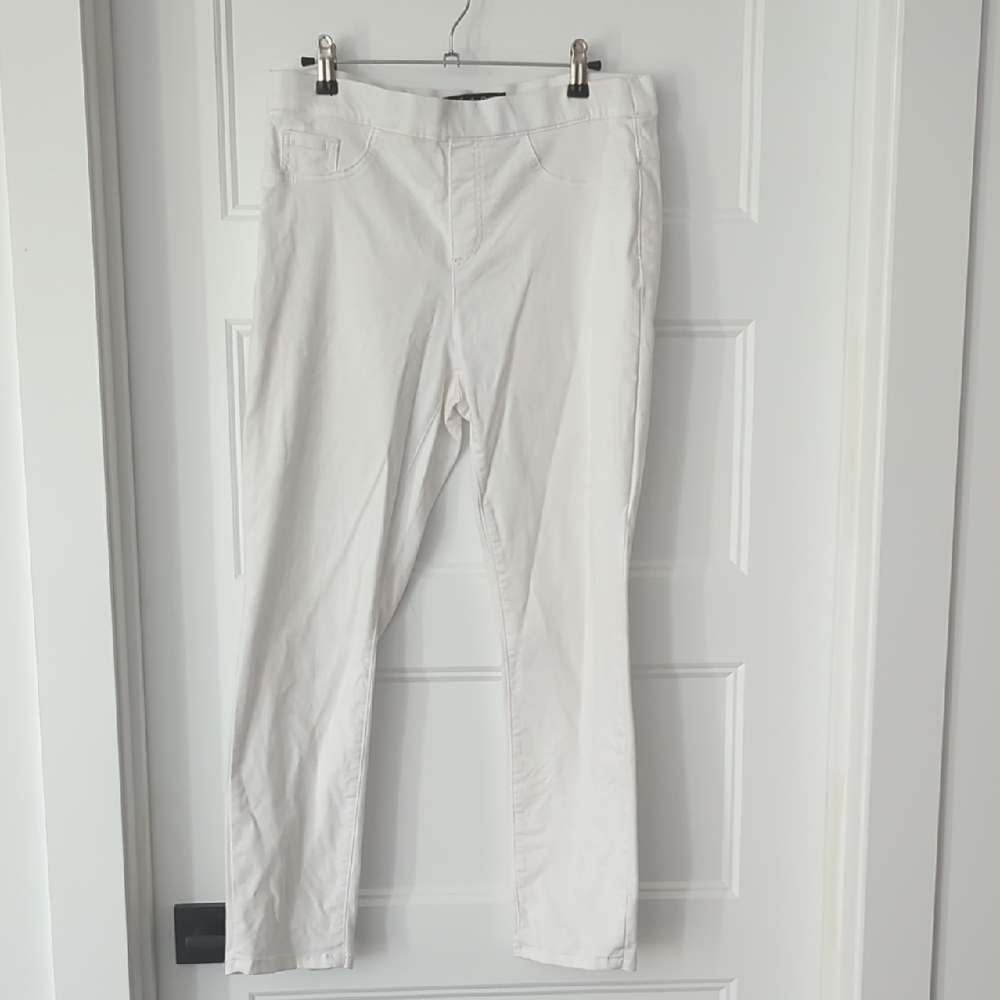 Chic White Charlie B Pants
